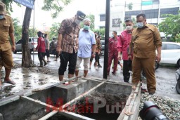 Cak Eri dari Sandal Jepit Hingga Turun Langsung Atasi Banjir