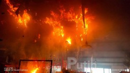 Diduga Percikan Las jadi Penyebab Rumah Makan Soto Cak Har Kebakar