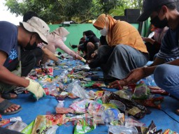 Kondisi Lingkungan Makin Serius, ECOTON Ajak Masyarakat Pilah Sampah