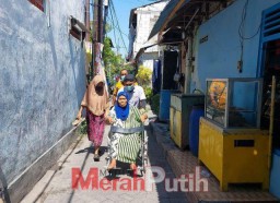 Nenek Kartiyem yang Hidup Sebatang Kara itu Akhirnya Dirawat Pemkot