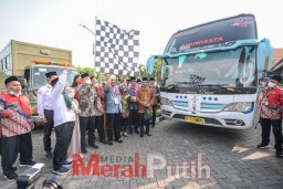 Alhamdulillah 450 CJH Asal Surabaya Berangkat ke Tanah Suci Mekkah