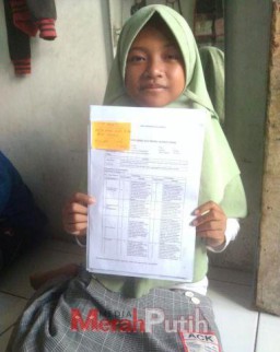 Sindi Agustin Semringah Bahagia Setelah Kembali Bersekolah lagi Pasca Sekolahnya Ditutup