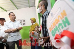300 Rumah Telah Diperbaiki Lewat Dandan Omah, Wali Kota Eri Klaim Program ini Juga Perbaiki Pendapatan Warga!