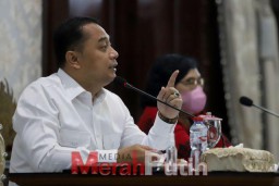 Cegah Anak SMA Sederajat Putus Sekolah, Wali Kota Eri : Kami Berharap siswa Tidak Lagi Memikirkan soal SPP Karena Sudah Ditanggung Pemkot