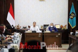 Wali Kota Eri Bahas Capaian Layanan Kepala Dinas dan Camat