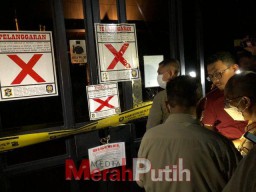 Diklaim Langgar Perda Satpol PP Segel Holywings di Surabaya