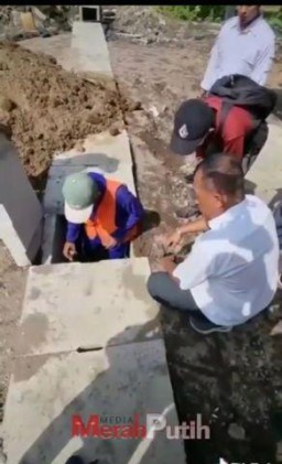 Temukan Pekerjaan Saluran Tak Spesifikasi, Wawali Armuji Ngamuk