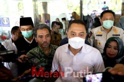 Tebus Ijazah 729 Pelajar SMA/SMK dari Zakat ASN Pemkot Surabaya