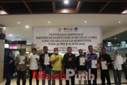 LSP Pers Indonesia Serahkan 11 Sertifikat Sertifikasi Wartawan Utama
