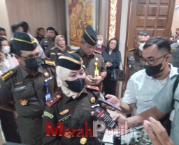 Kajati Mia Minta PJU Kejati Jatim Konsen Kendalikan Inflasi Daerah