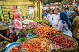Beras dan Minyak Stabil, Beralih Fokus Tekan Harga Cabai dan Bawang Merah