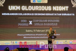 Bangga Produk UMKM, Crazy Rich Peragakan Busana Batik