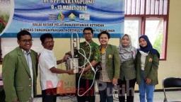 Tim Pengabdian Masyarakat Teknik Kimia UPN Salurkan Bantuan Alat Ekstraksi pada Kelompok Tani