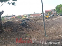 Aktivitas Galian Tanah di Tambak Wedi Barat Diduga Siluman! Perangkat Lurah Camat Bingung Menjawab?