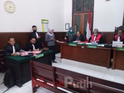 Tiga Budak Sabu Ini Dituntut Jaksa Febrian 3,5 Tahun Penjara