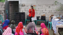 Mahasiswa Untag Surabaya Sosialisasikan Manfaatkan Tanaman Kelor untuk Kesehatan Bagi Warga