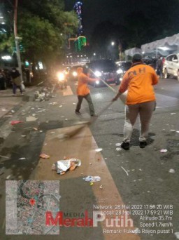 DLH Bersihkan 30 Ton Sampah Usai Pagelaran Surabaya Vaganza