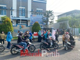 Peringati Hari Statistik Nasional, Hotel Neo+ Waru Bersama BPS Sidoarjo Bagikan 100 Nasi Kotak