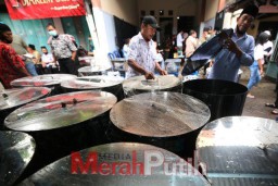 Pengrajin Tempe Sukomanunggal Mengaku Efisien Proses Produksinya
