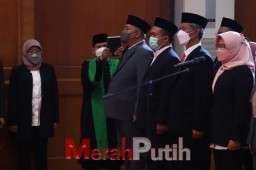 Wali Kota Eri Mutasi 320 Pejabat Pemkot Surabaya
