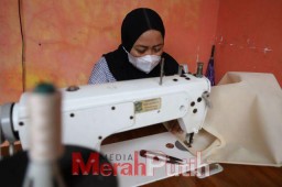Menengok Ibu - Ibu Majelis Taklim Surabaya Tingkatkan Ekonomi Keluarga Lewat UMKM Jahit dan Makanan