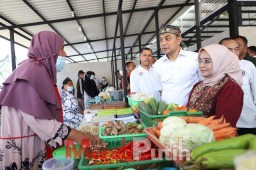 Menghadang Gempuran Inflasi, Ini Cara Jitu Wali Kota Eri di Surabaya