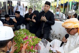 Terharu Inilah Ungakapan Pesan Wali Kota Eri Usai Ditinggal Sang Ayah