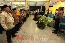 Peringatan Keras, Terlibat Pungli Wali Kota Eri Tak Segan Copot Ketua RT/RW dan LPMK Terpilih