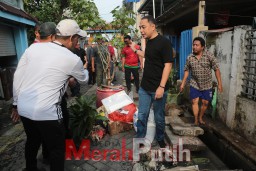 Kerja Bakti Bersama Warga dalam "Surabaya Bergerak”