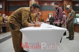 Tandatangani Perjanjian Kinerja, 6 Bulan Tak Capai Target Pejabat Pemkot Surabaya Harus Siap Diganti
