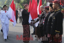 Sukseskan Pembagian 10 Juta Bendera Merah Putih, Semua ASN Pemkot Surabaya Wajib Sumbang Bendera