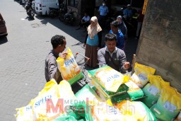 Ketersediaan Stok Beras di Surabaya Diklaim Aman, Pemkot Gelontorkan 14 Ton