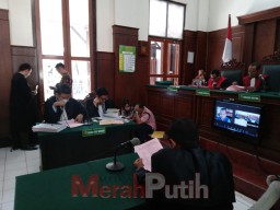 Lempari Batu Pengunjung Warkop, Bambang Prayitno Terancam 7 Tahun Penjara
