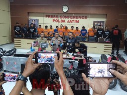 Polda Jatim Bekuk 10 Pelaku Komplotan Pencuri Rumah Kosong dan Curanmor