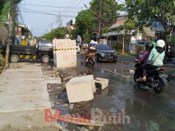 Proyek Saluran di Dukuh Kupang Dikeluhkan Warga, Rekanan Pelaksana 'Dableg'
