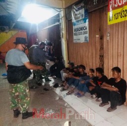 Satpol PP Surabaya Amankan Remaja Pesta Miras