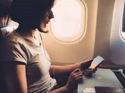 Wajib Tahu Aturan Penggunaan Handphone di Pesawat