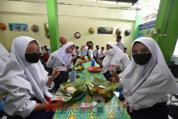 Pelajar Surabaya Sudah Gunakan Katepay, Jajan di Kantin Sekolah Cukup dengan Uang Elektronik