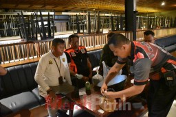 Satpol PP Segel 1 Kelab Malam Kedapatan Jual Mihol saat Ramadan