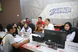 Ngantor di Kelurahan Wali Kota Eri Perkuat Pelayanan Adminduk
