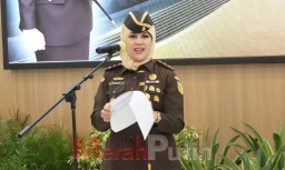 Kajati Jatim Mia Amiati Lantik 14 Kajari Baru