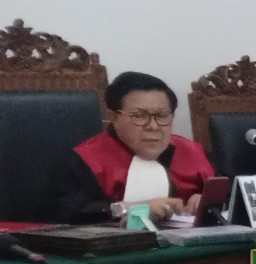 Keluarga Dini Pidanakan 3 Hakim PN Surabaya yang Vonis Bebas Ronald Tannur