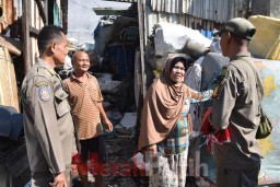 Penertiban Pedagang Barang Bekas di Bantaran Sungai Kali Tebu