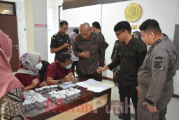 121 Pegawai Kejari Tanjung Perak Tes Urine Massal