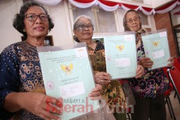 Baca juga : Pemkot Surabaya Serahkan 39 Sertifikat HGB kepada Warga Pemegang IPT