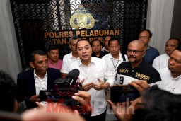 Peringatan! Perusahan di Surabaya yang Menahan Ijazah Pegawai Terancam Dicabut Izinnya