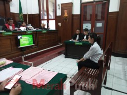 Baca juga : Kasus Penggelapan Perabotan Rumah Kakaknya, Juliana Sesa Divonis 3 Bulan Bui