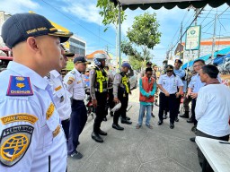 Penertiban Parkir di Sekitar RS Adi Husada Surabaya