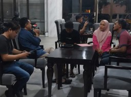 Baca juga : Imam Syafi'i Soroti Kasus Penahanan SKL Siswa Akibat Tunggakan