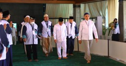 Menko Pemberdayaan Masyarakat Muhaimin dan Ribuan Jamaah Tarekat Rayakan Hari Guru di Surau Qutubul Amin